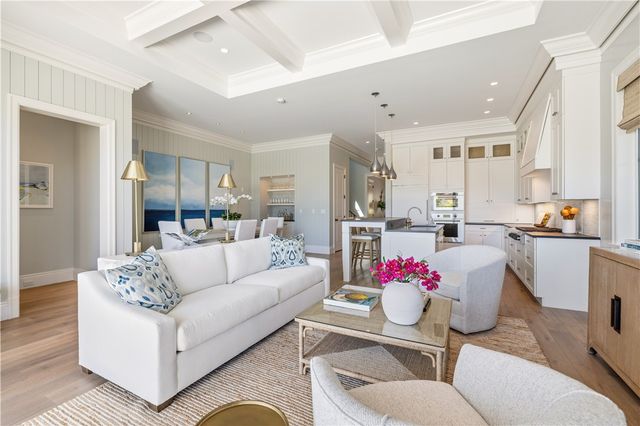 21 Royal Palm Point C, Vero Beach, FL 32960