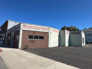 592-600 Moody St, Waltham, MA 02453