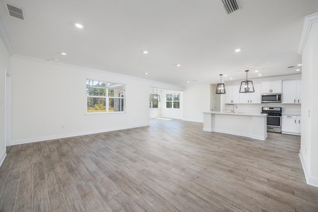 133 E Sky Way, Freeport, FL 32439