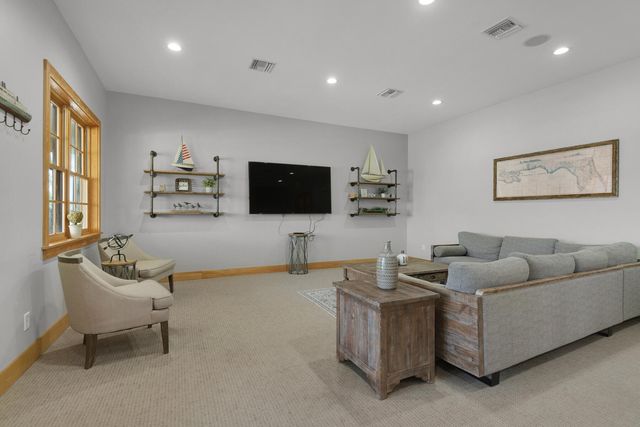 133 E Sky Way, Freeport, FL 32439