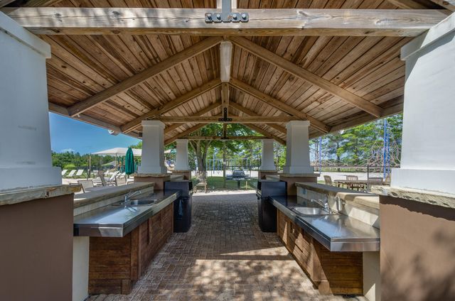 133 E Sky Way, Freeport, FL 32439