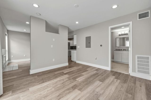 935 La Posada DR 144, Austin, TX 78752