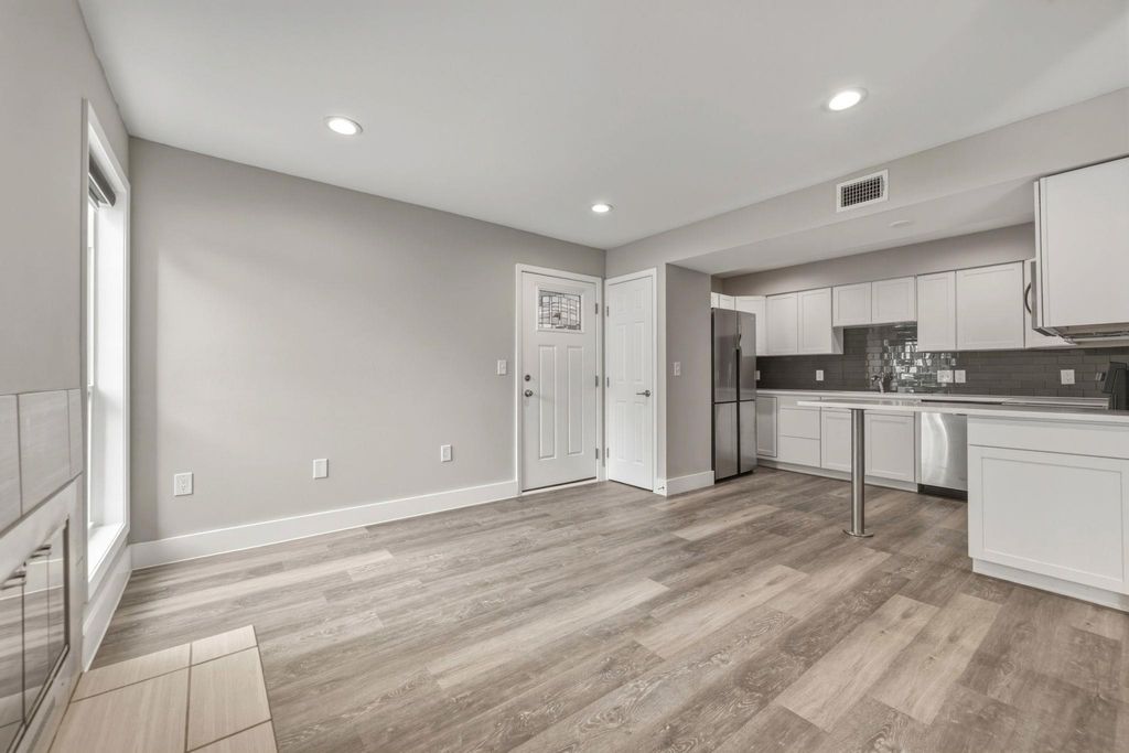 935 La Posada DR 144, Austin, TX 78752