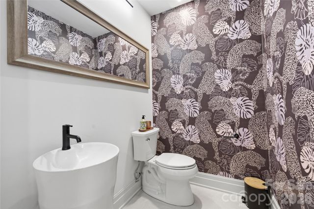 1417 S Wendover Road, Charlotte, NC 28211