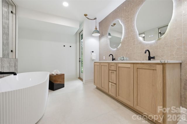 1417 S Wendover Road, Charlotte, NC 28211