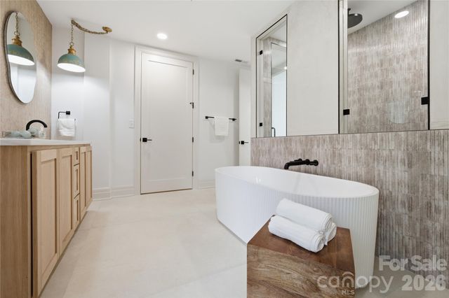 1417 S Wendover Road, Charlotte, NC 28211