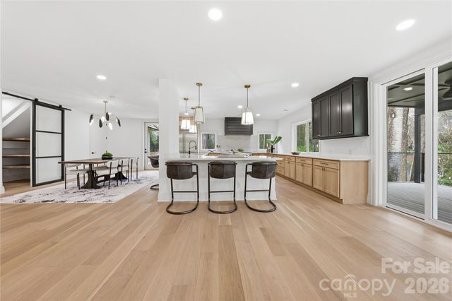 1417 S Wendover Road, Charlotte, NC 28211