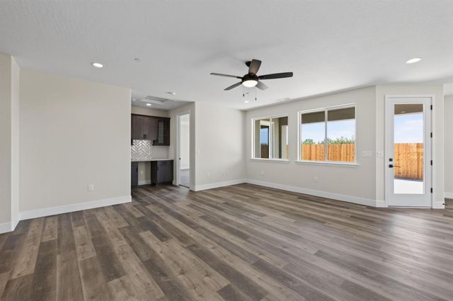 429 S Barcus Avenue, Kerman, CA 93630