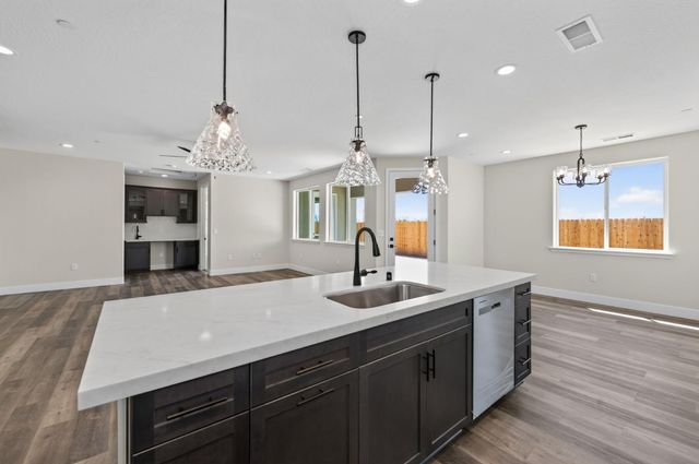 429 S Barcus Avenue, Kerman, CA 93630
