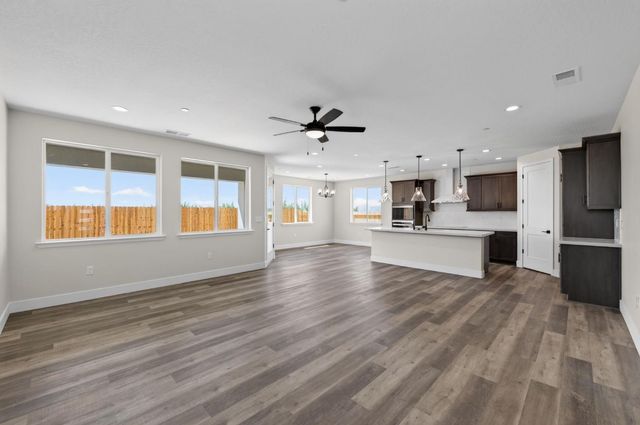429 S Barcus Avenue, Kerman, CA 93630