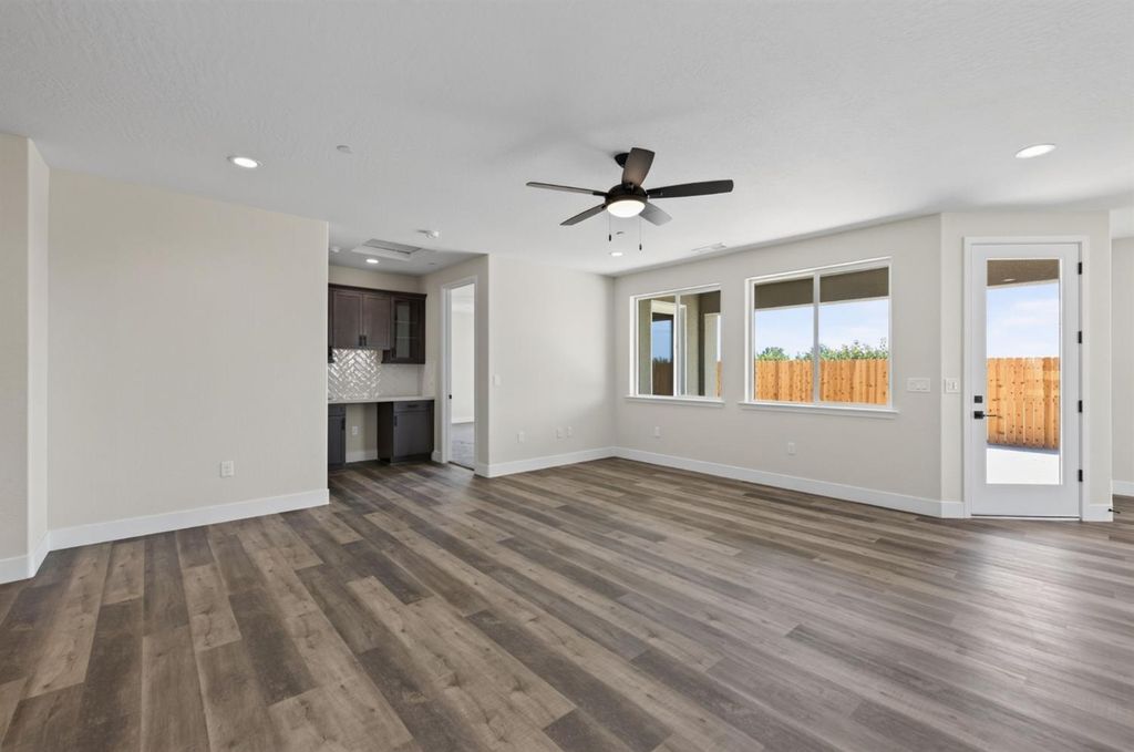 Image 10 of property listing at 429 S Barcus Avenue, Kerman, CA 93630