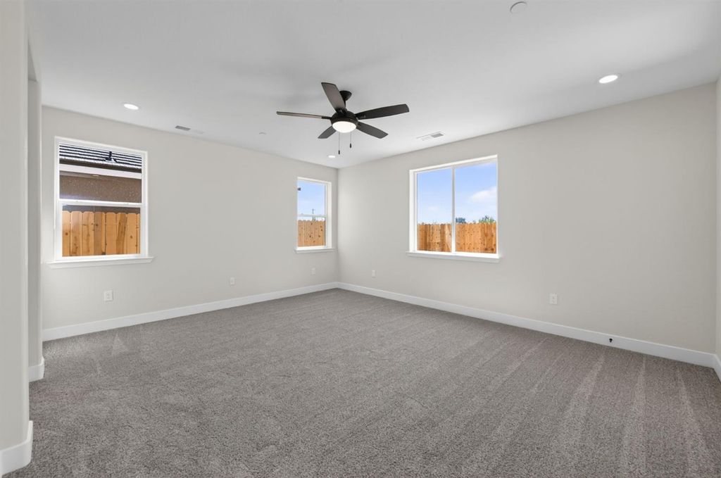 Image 13 of property listing at 429 S Barcus Avenue, Kerman, CA 93630