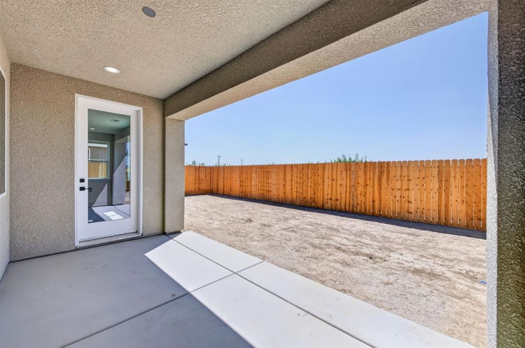 Image 21 of property listing at 429 S Barcus Avenue, Kerman, CA 93630