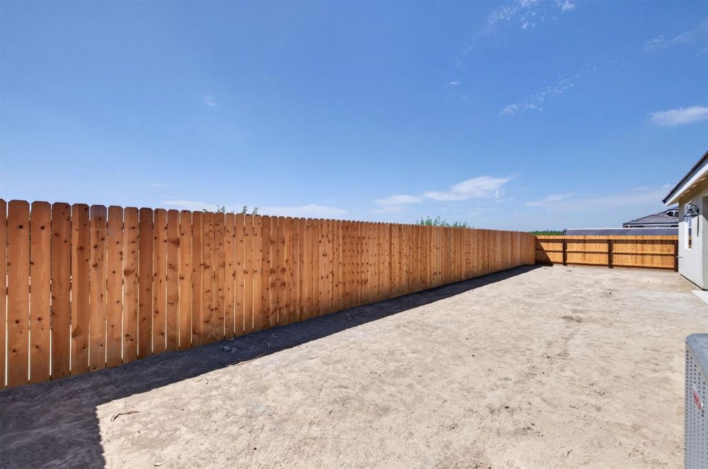Image 22 of property listing at 429 S Barcus Avenue, Kerman, CA 93630
