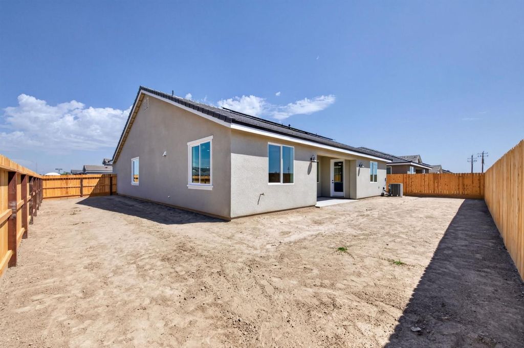 Image 23 of property listing at 429 S Barcus Avenue, Kerman, CA 93630