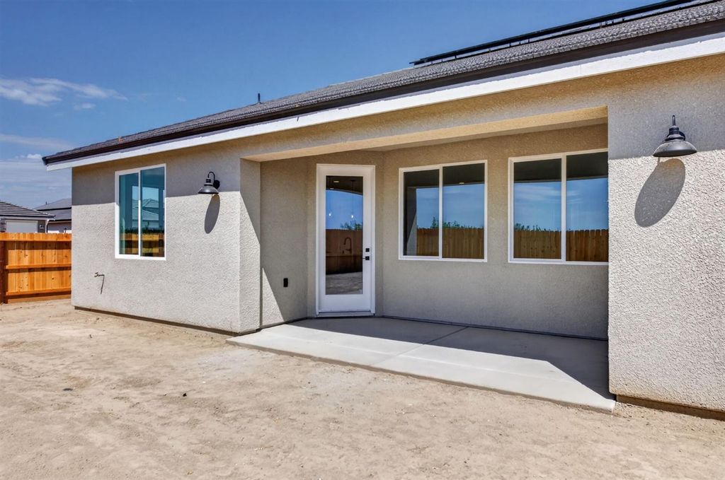 Image 24 of property listing at 429 S Barcus Avenue, Kerman, CA 93630