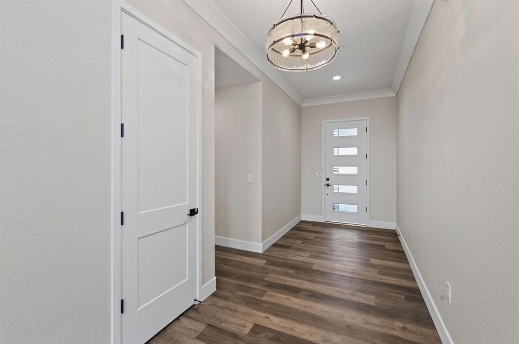 Image 3 of property listing at 429 S Barcus Avenue, Kerman, CA 93630