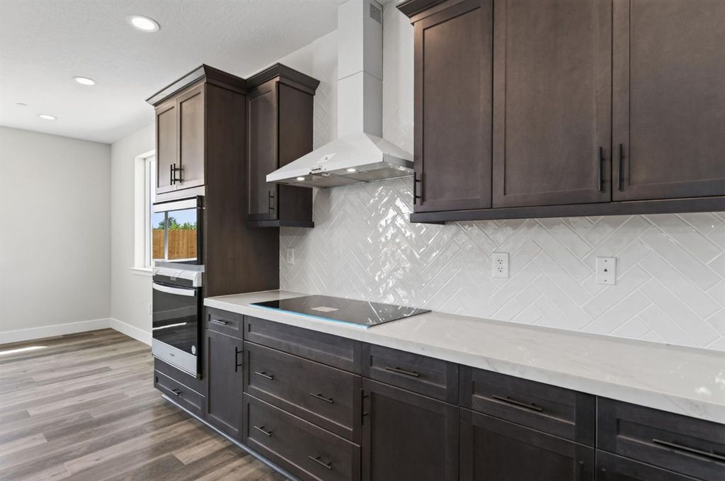 Image 4 of property listing at 429 S Barcus Avenue, Kerman, CA 93630