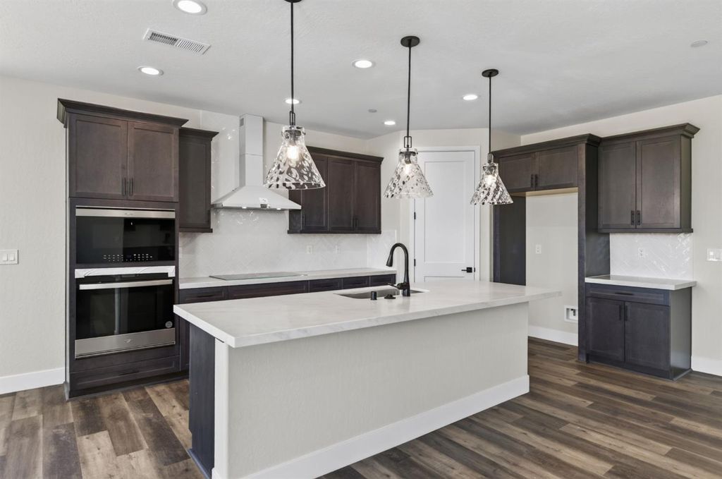 Image 5 of property listing at 429 S Barcus Avenue, Kerman, CA 93630