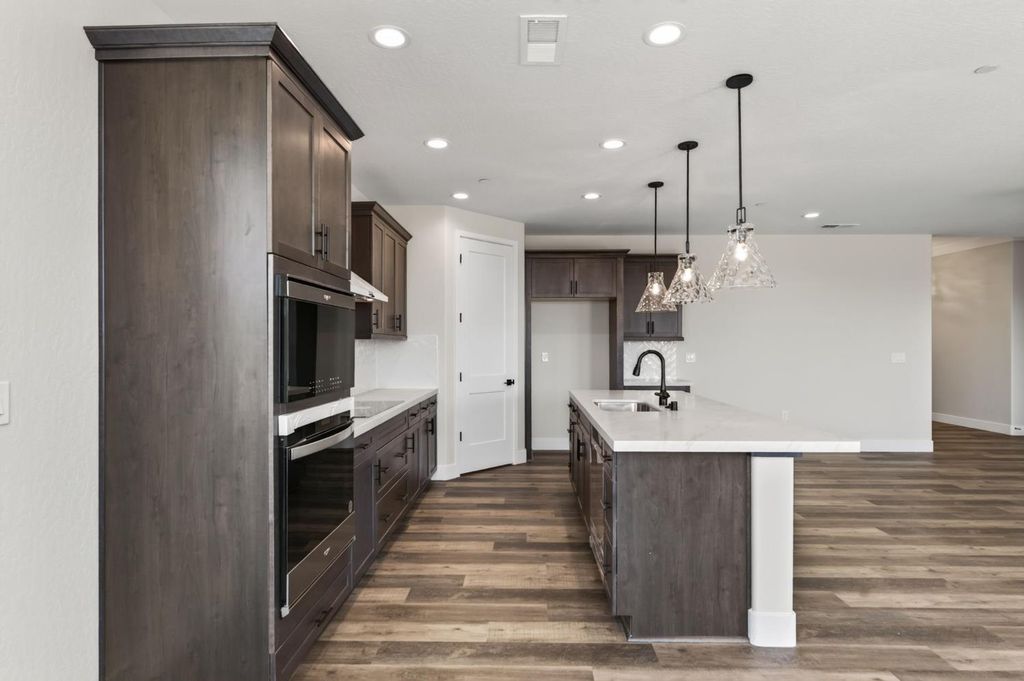 Image 7 of property listing at 429 S Barcus Avenue, Kerman, CA 93630