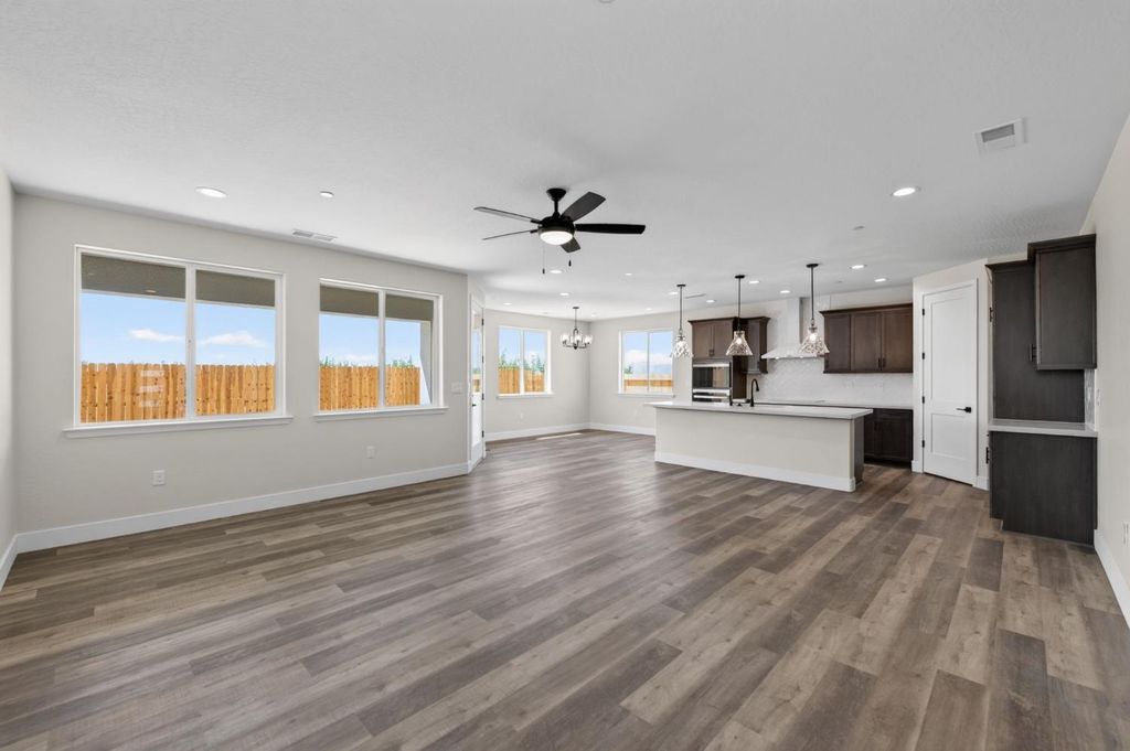 Image 9 of property listing at 429 S Barcus Avenue, Kerman, CA 93630