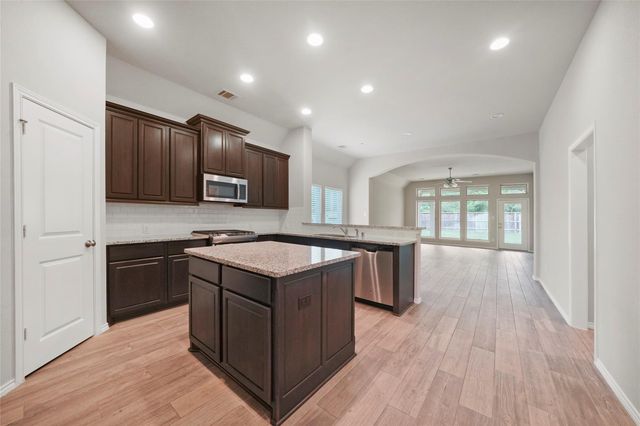 132 Fox Trail Road, Montgomery, TX 77316