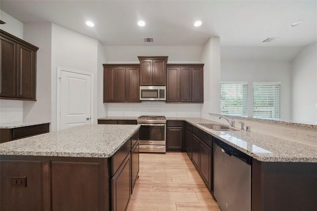 132 Fox Trail Road, Montgomery, TX 77316