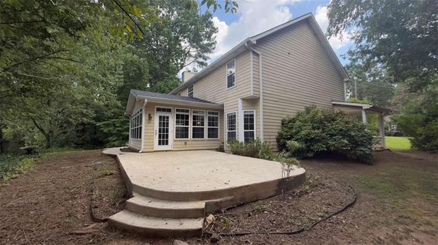 2042 Fox Hound Way, Lawrenceville, GA 30043