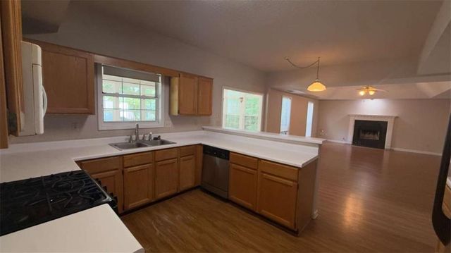 2042 Fox Hound Way, Lawrenceville, GA 30043