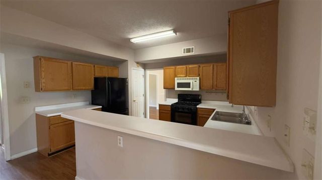 2042 Fox Hound Way, Lawrenceville, GA 30043