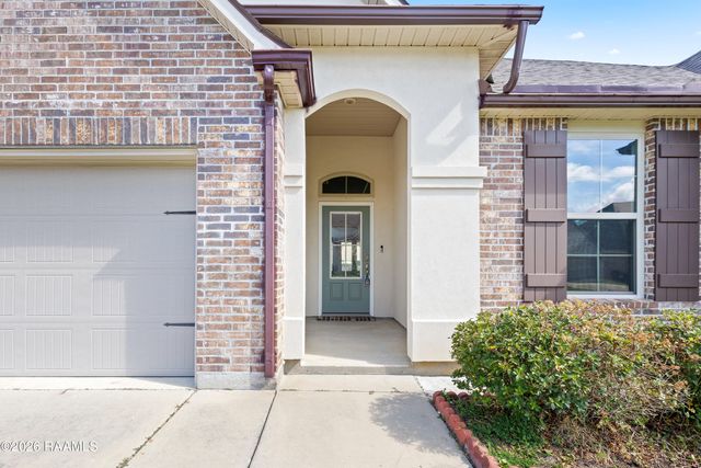 102 Deer Lake Lane, Lafayette, LA 70508
