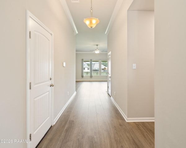 102 Deer Lake Lane, Lafayette, LA 70508
