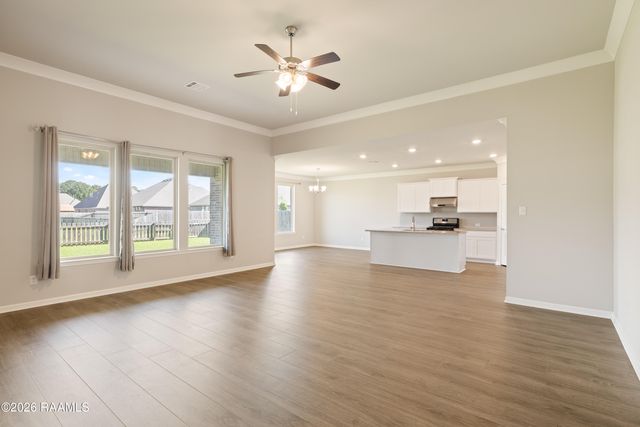 102 Deer Lake Lane, Lafayette, LA 70508