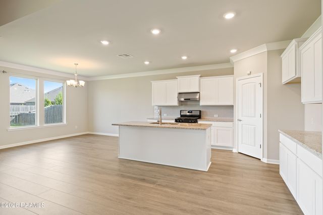 102 Deer Lake Lane, Lafayette, LA 70508