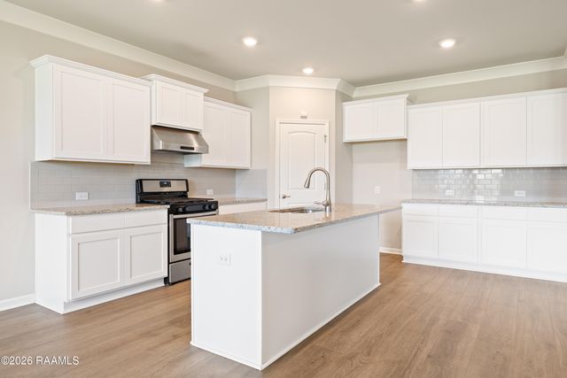 102 Deer Lake Lane, Lafayette, LA 70508