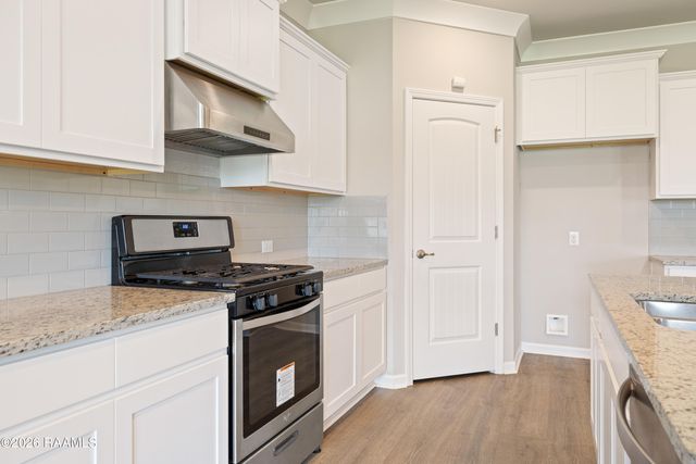 102 Deer Lake Lane, Lafayette, LA 70508