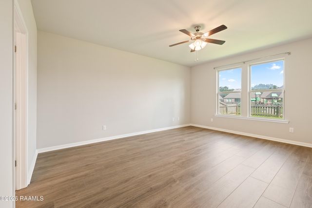 102 Deer Lake Lane, Lafayette, LA 70508