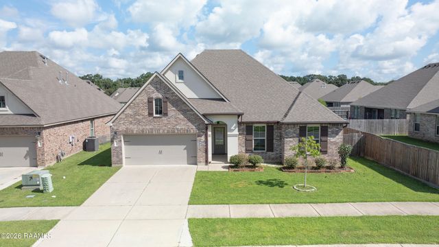 102 Deer Lake Lane, Lafayette, LA 70508