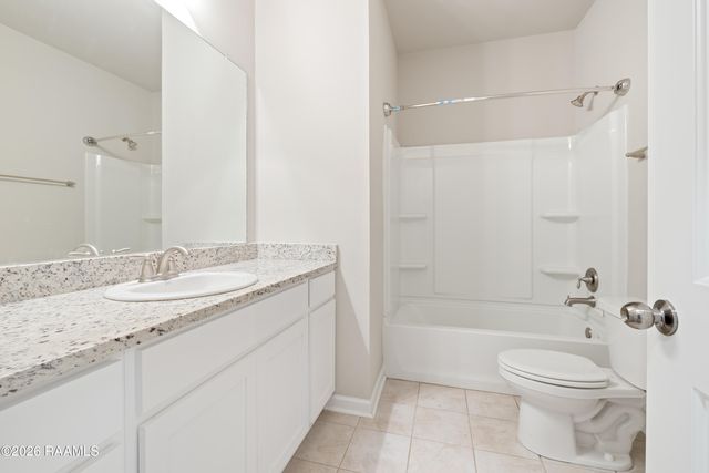 102 Deer Lake Lane, Lafayette, LA 70508