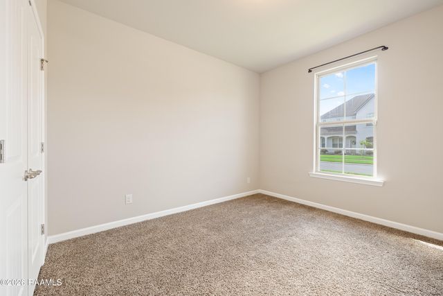 102 Deer Lake Lane, Lafayette, LA 70508