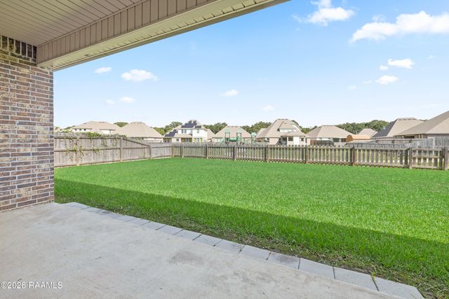 102 Deer Lake Lane, Lafayette, LA 70508