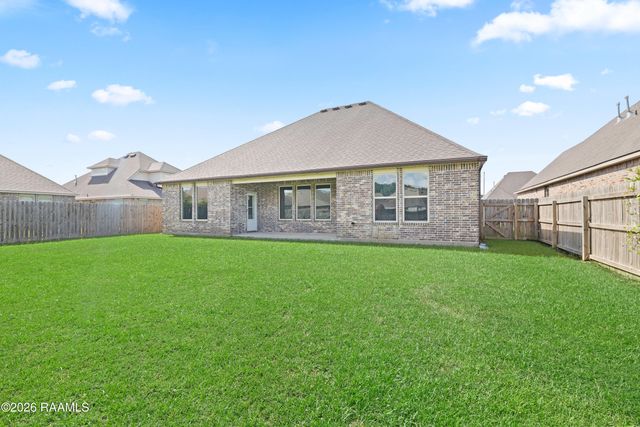 102 Deer Lake Lane, Lafayette, LA 70508