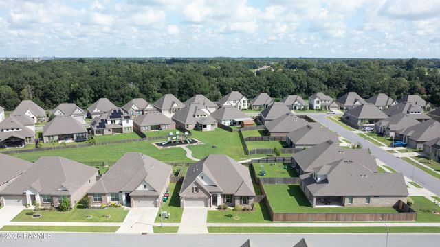 102 Deer Lake Lane, Lafayette, LA 70508