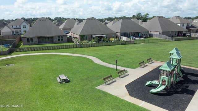 102 Deer Lake Lane, Lafayette, LA 70508
