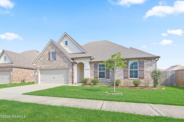 102 Deer Lake Lane, Lafayette, LA 70508