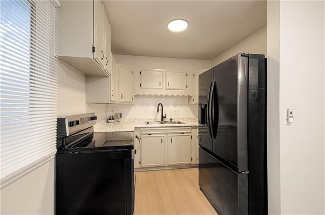 5112 S Cottage Avenue, Independence, MO 64055