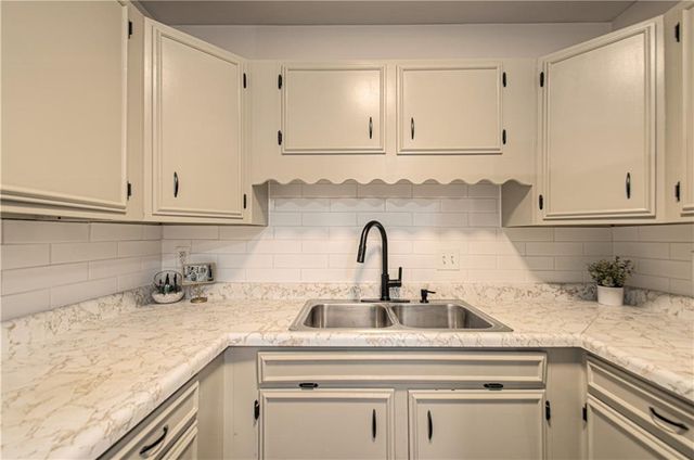 5112 S Cottage Avenue, Independence, MO 64055