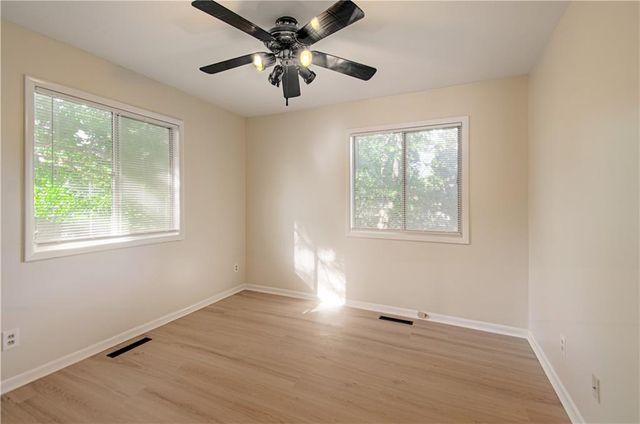 5112 S Cottage Avenue, Independence, MO 64055