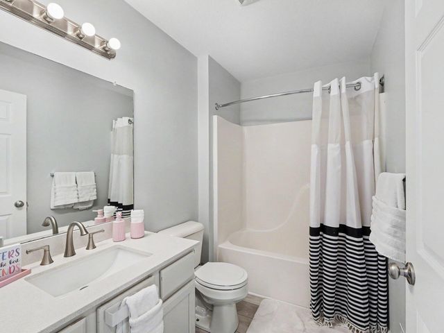 174 Burwyck Park Drive, Saline City, MI 48176