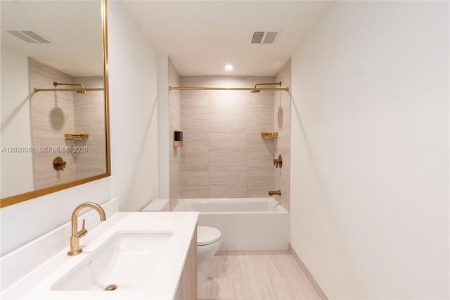 77 SE 5th St 3914, Miami, FL 33131